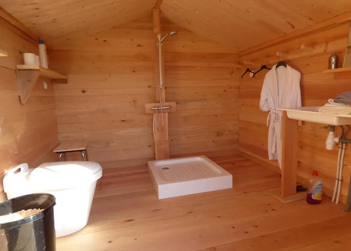 La Roulotte De La Borde Camping Puy-lʼÉvêque