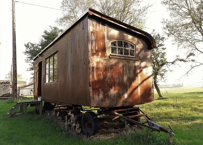 La Roulotte De La Borde Camping *
