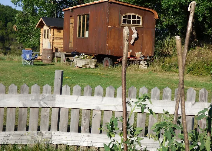 La Roulotte De La Borde Camping Puy-lʼÉvêque
