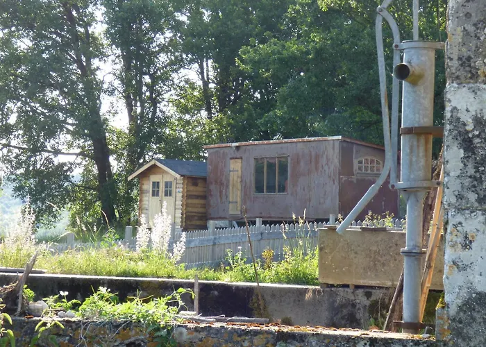 Camping La Roulotte De La Borde *