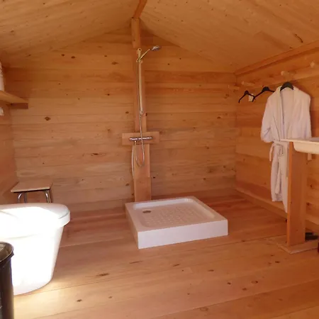 La Roulotte De La Borde Parque de Campismo Puy-lʼÉvêque