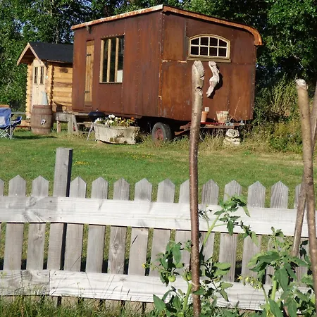 La Roulotte De La Borde Parque de Campismo Puy-lʼÉvêque